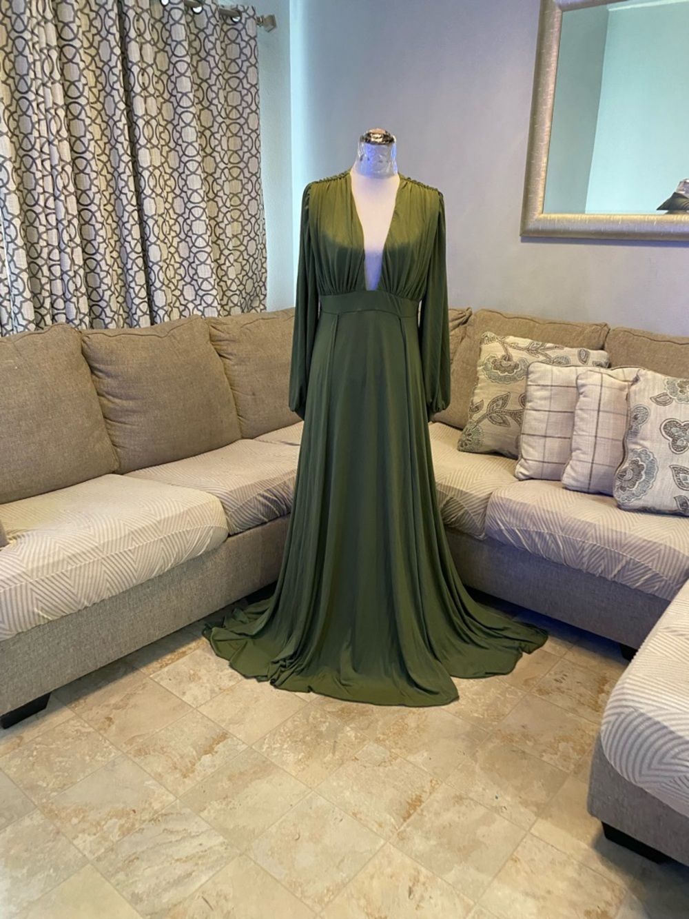 Maternity Photoshoot Large green long-sleeve maxi dress plunging V-neckline